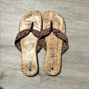 Brown Sandals with Cork-Like Texture and Y-Shape Straps